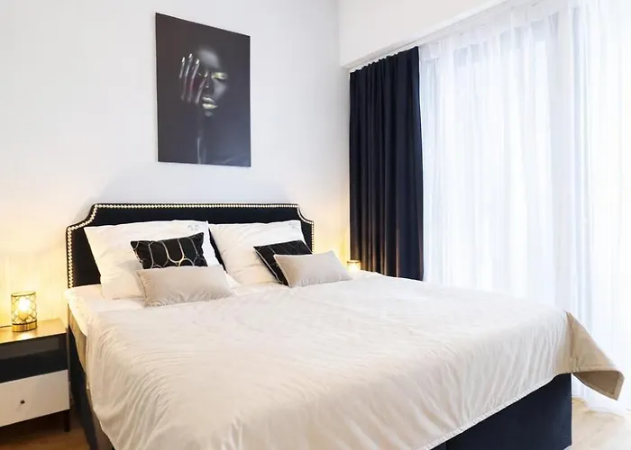 Διαμέρισμα Hanza Tower 421 *