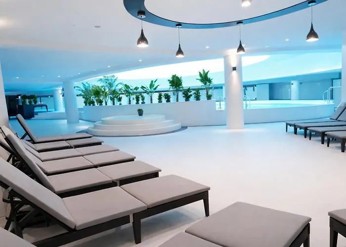 Διαμέρισμα Hanza Tower 421 *